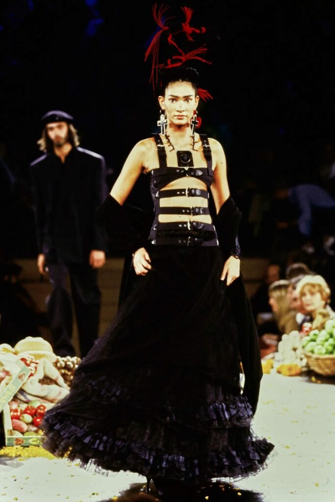 Collection printemps-été 1998 de Jean Paul Gaultier inspiré de Frida Kahlo