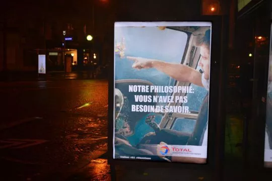 Fausse publicité mise en place pendant la Cop21 à Paris par le collectif Brandalism, 2015